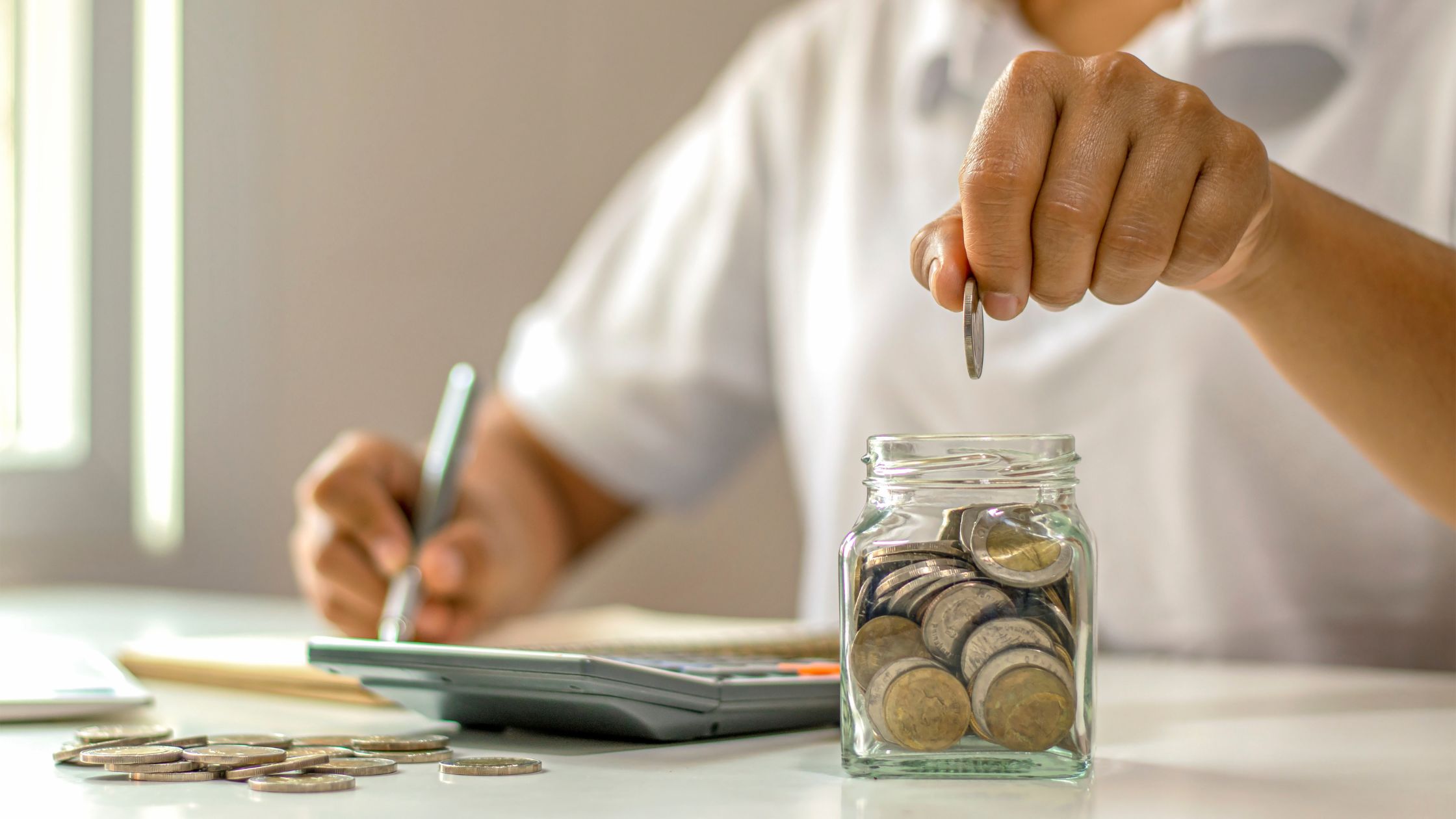 como ahorrar con ingresos limitados